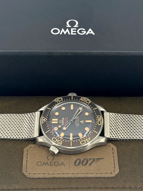 Omega Seamaster Diver 300m - James Bond Edition 210.90.42.20.01.001 Image 2